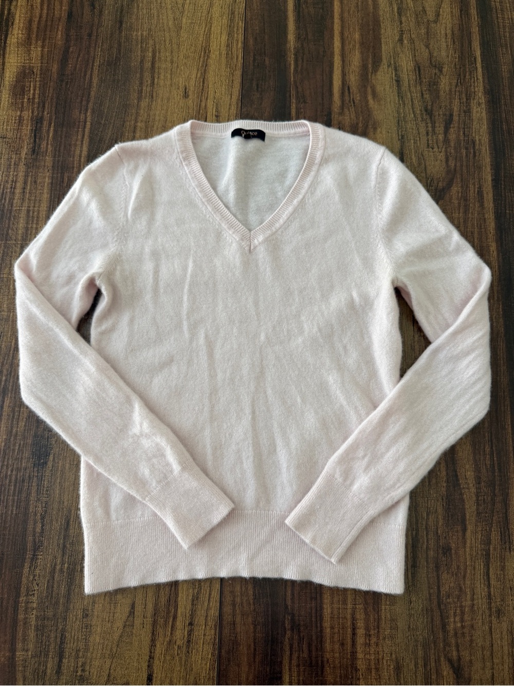 Quince Cashmere V-Neck Sweater in Pale Pink